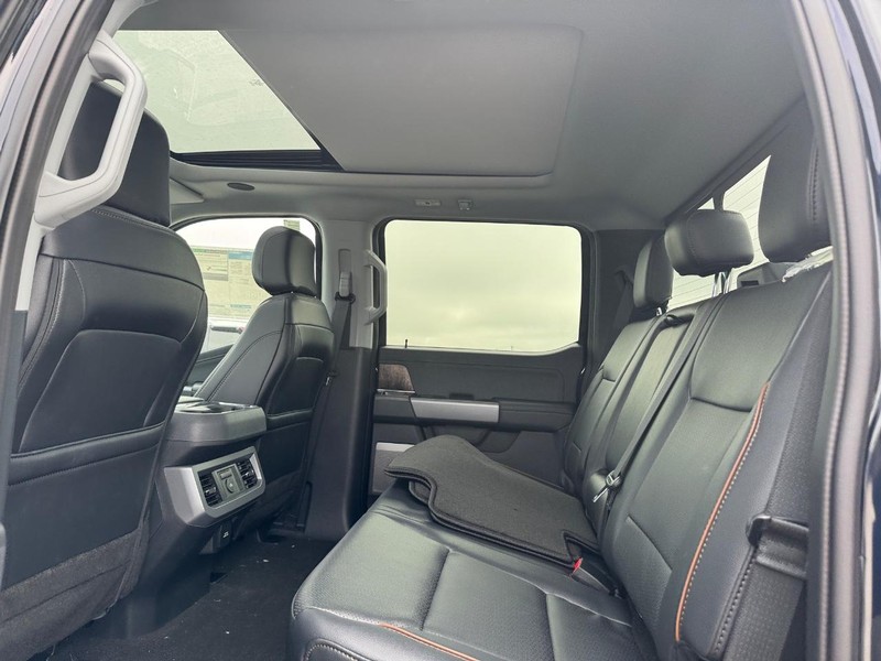 Ford Super Duty F-250 SRW Vehicle Full-screen Gallery Image 12