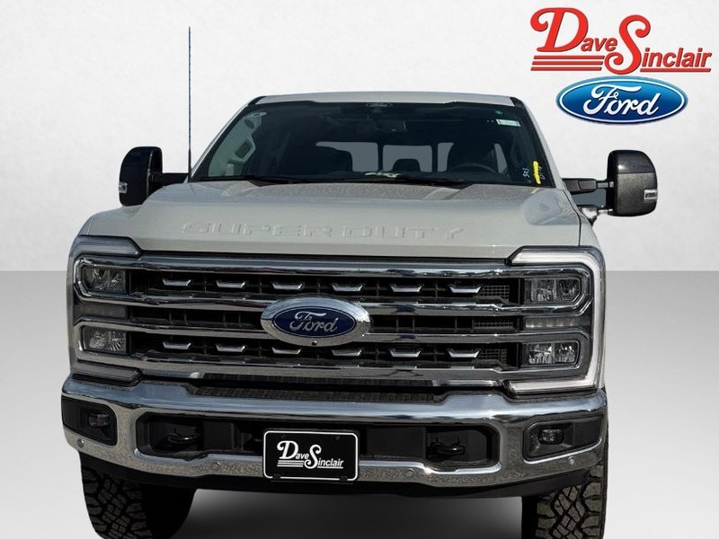 Ford Super Duty F-250 SRW Vehicle Full-screen Gallery Image 02