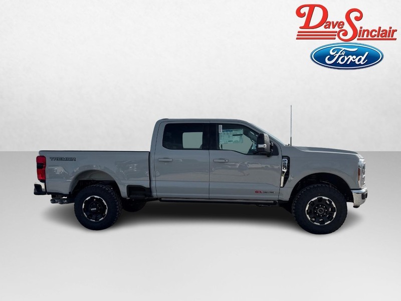 Ford Super Duty F-250 SRW Vehicle Full-screen Gallery Image 05