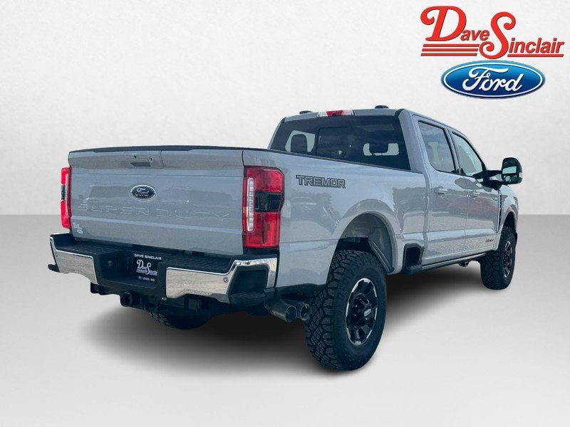 Ford Super Duty F-250 SRW Vehicle Full-screen Gallery Image 07