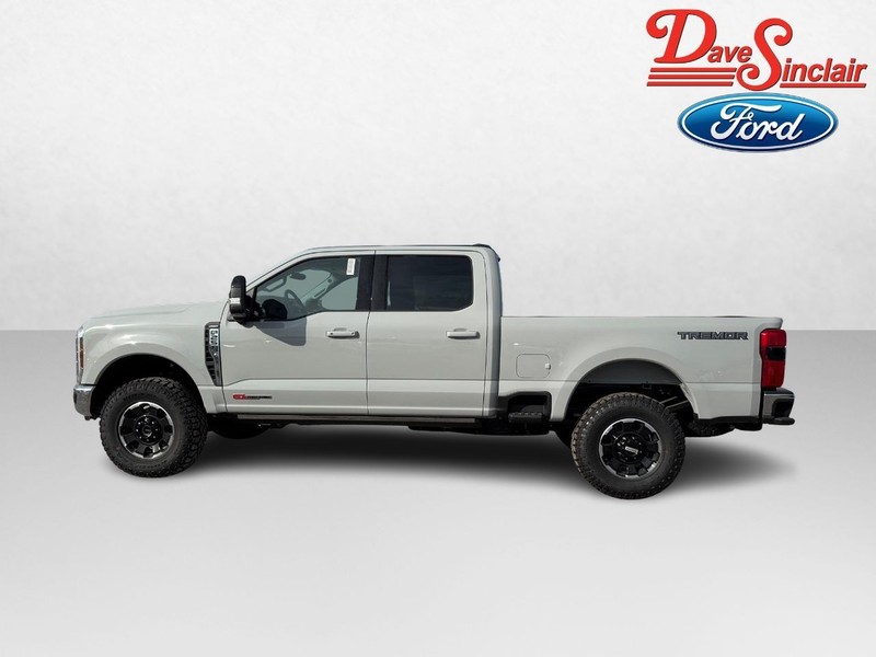 Ford Super Duty F-250 SRW Vehicle Full-screen Gallery Image 10