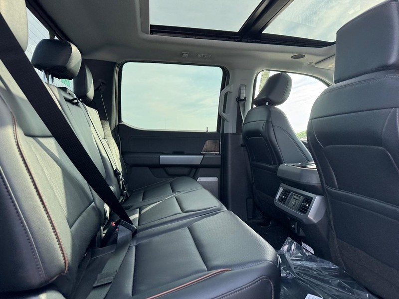 Ford Super Duty F-250 SRW Vehicle Full-screen Gallery Image 14