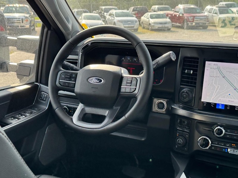 Ford Super Duty F-250 SRW Vehicle Full-screen Gallery Image 16