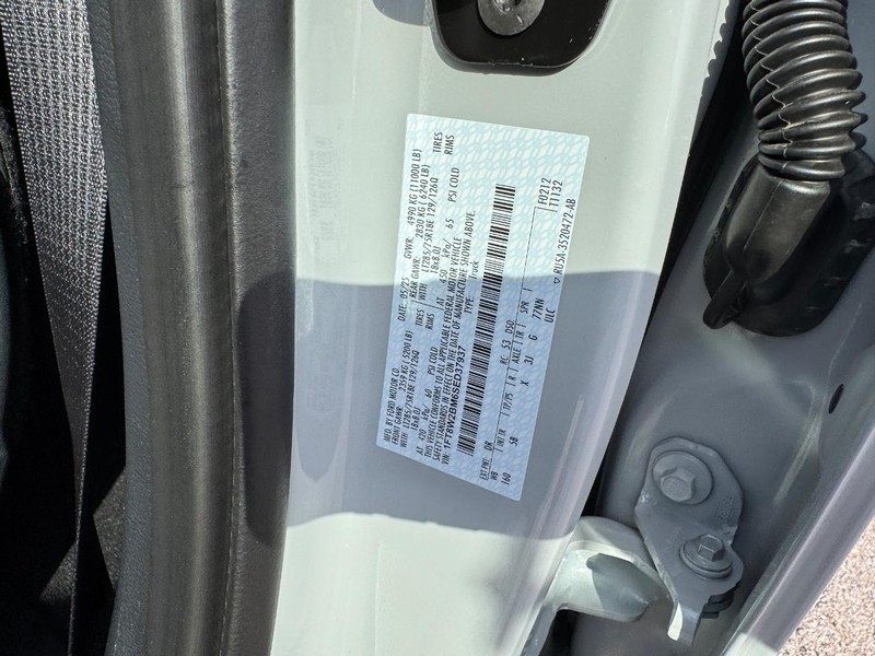 Ford Super Duty F-250 SRW Vehicle Full-screen Gallery Image 28