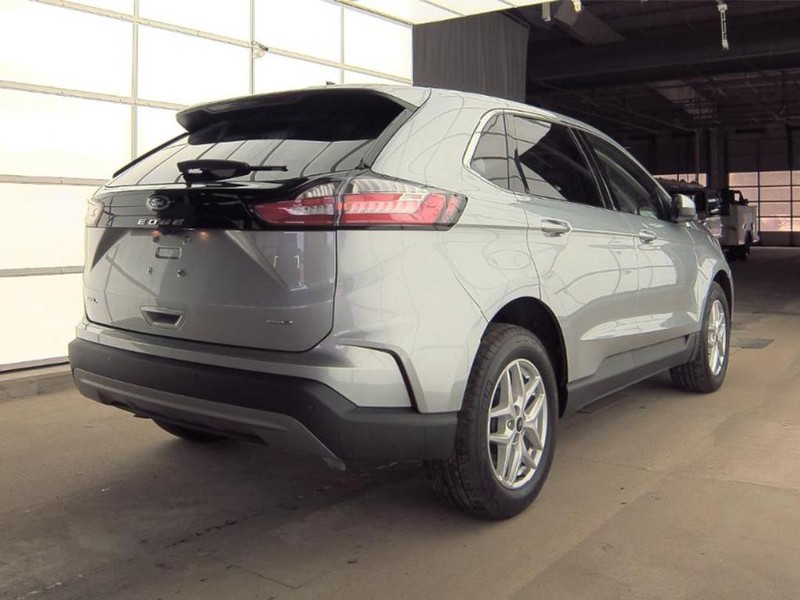 Ford Edge Vehicle Full-screen Gallery Image 02