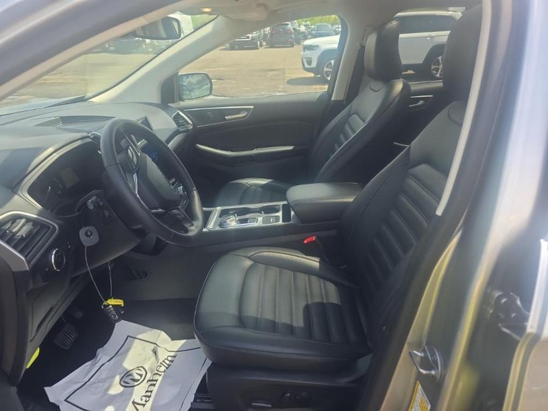 Ford Edge Vehicle Full-screen Gallery Image 04
