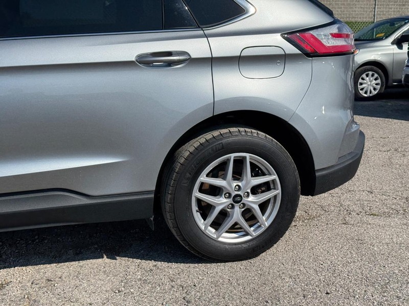 Ford Edge Vehicle Full-screen Gallery Image 11