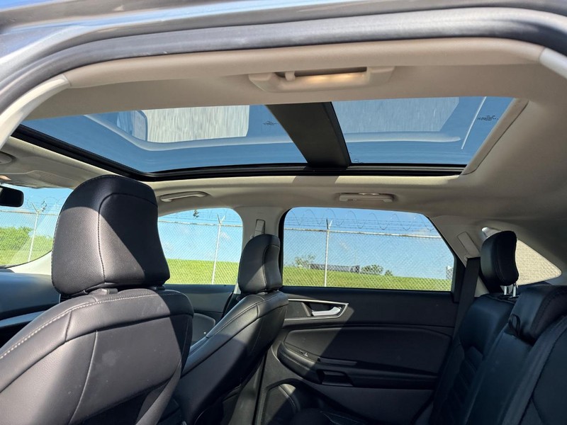 Ford Edge Vehicle Full-screen Gallery Image 13