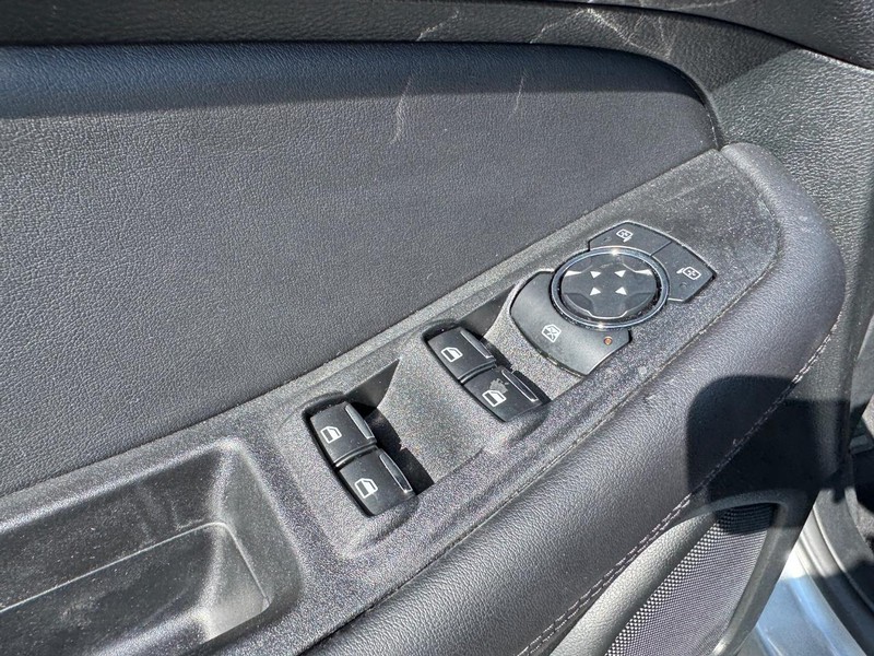 Ford Edge Vehicle Full-screen Gallery Image 19