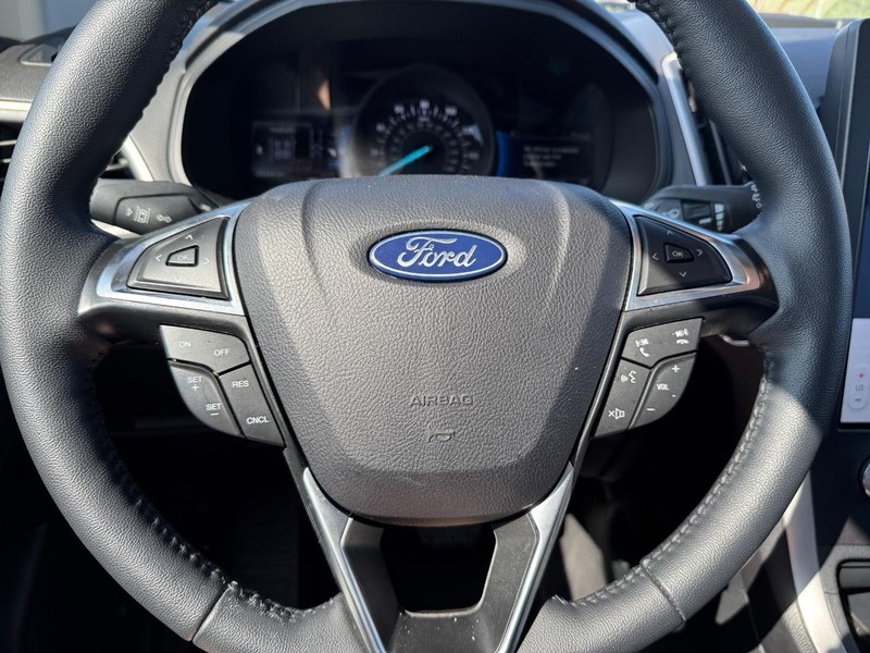 Ford Edge Vehicle Full-screen Gallery Image 20