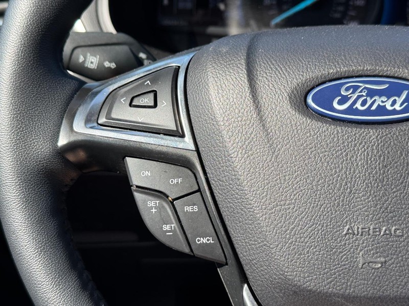 Ford Edge Vehicle Full-screen Gallery Image 21