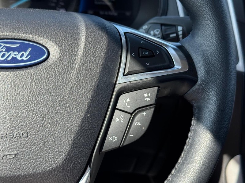 Ford Edge Vehicle Full-screen Gallery Image 22