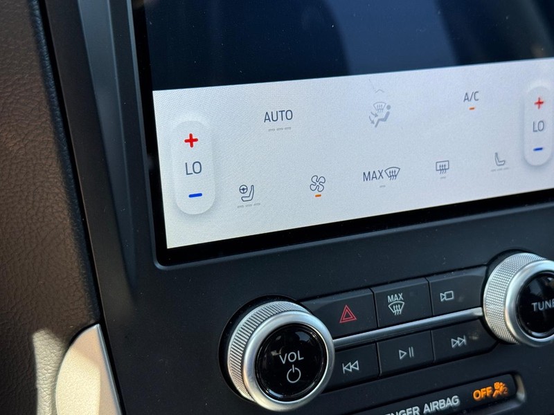 Ford Edge Vehicle Full-screen Gallery Image 23