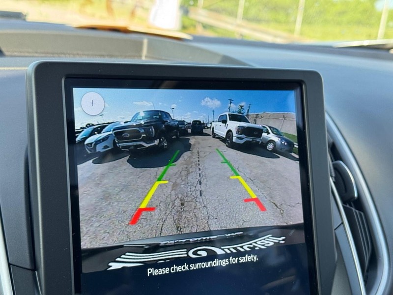 Ford Edge Vehicle Full-screen Gallery Image 24