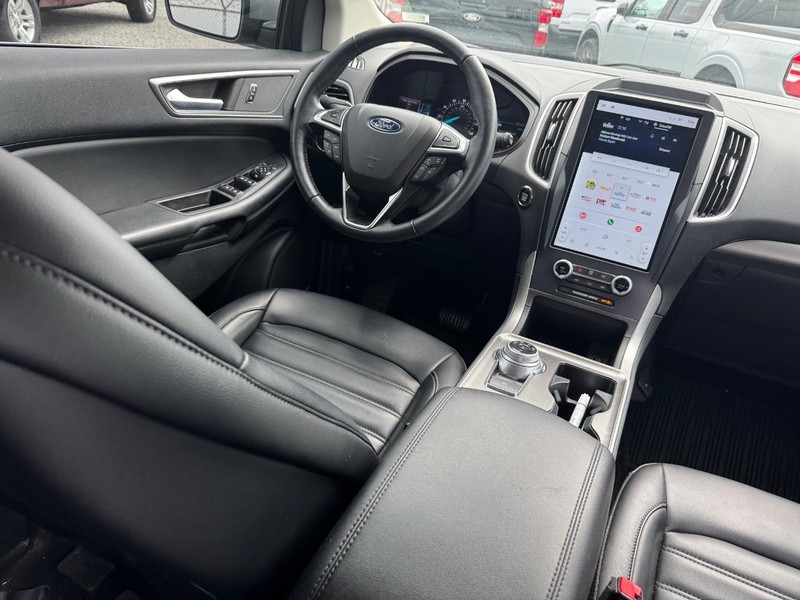 Ford Edge Vehicle Full-screen Gallery Image 14
