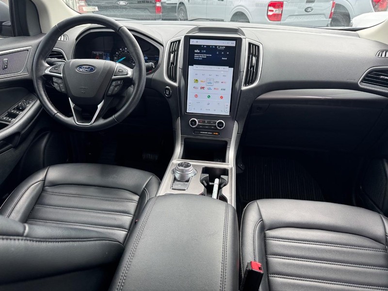 Ford Edge Vehicle Full-screen Gallery Image 15