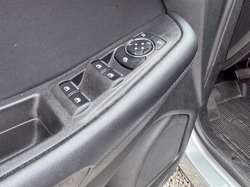 Ford Edge Vehicle Full-screen Gallery Image 17