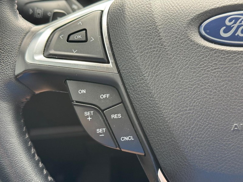 Ford Edge Vehicle Full-screen Gallery Image 19