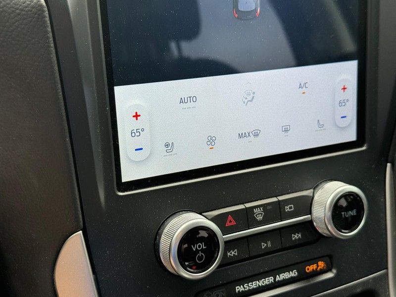 Ford Edge Vehicle Full-screen Gallery Image 21