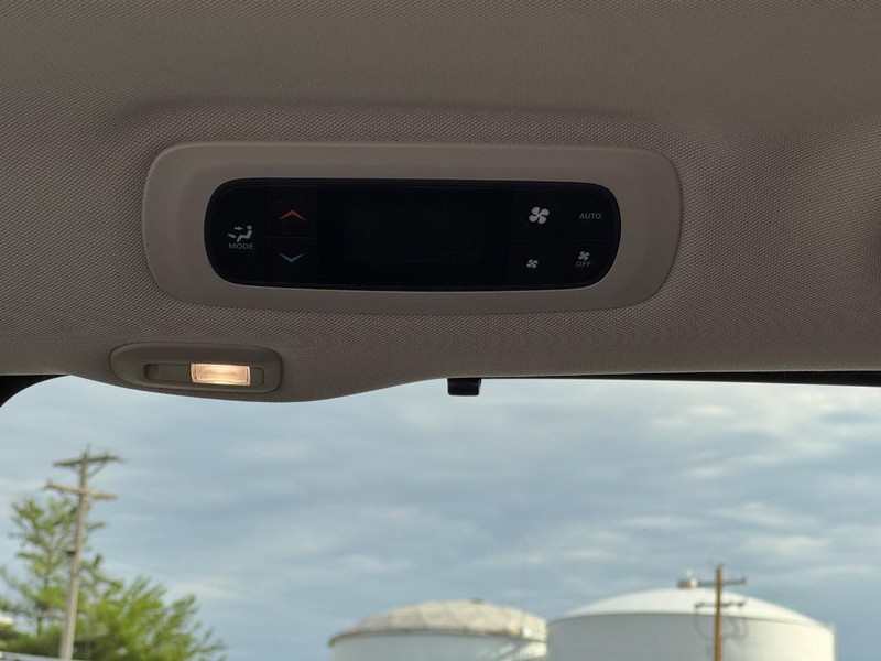 Chrysler Pacifica Vehicle Full-screen Gallery Image 14