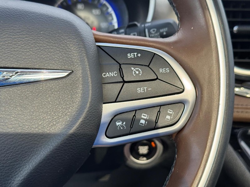 Chrysler Pacifica Vehicle Full-screen Gallery Image 25