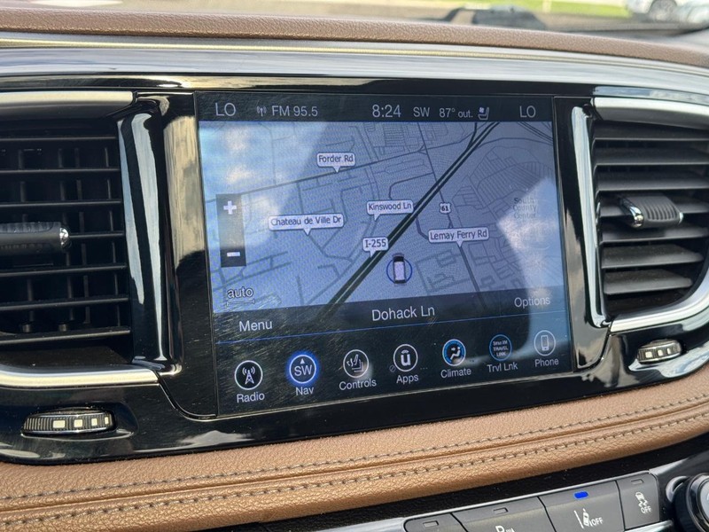Chrysler Pacifica Vehicle Full-screen Gallery Image 26