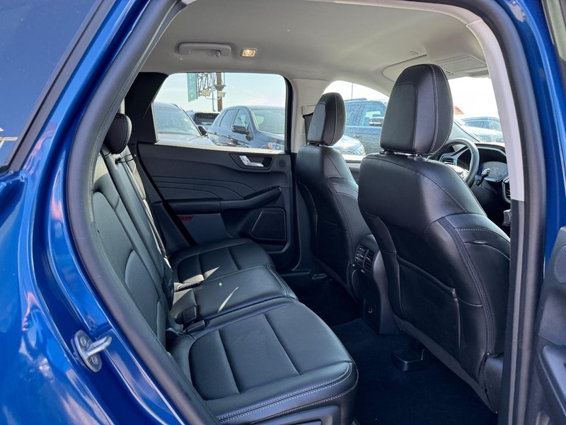 Ford Escape Vehicle Full-screen Gallery Image 13