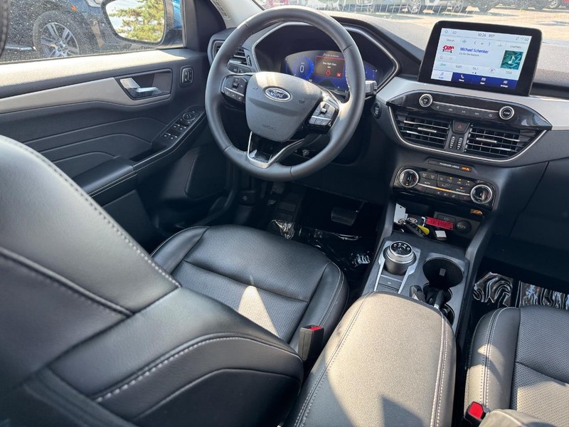 Ford Escape Vehicle Full-screen Gallery Image 14