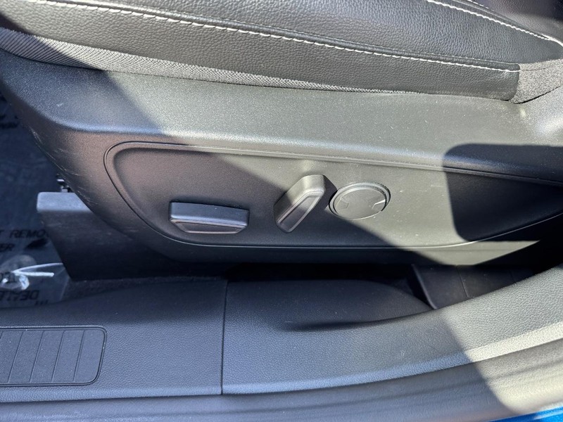 Ford Escape Vehicle Full-screen Gallery Image 17