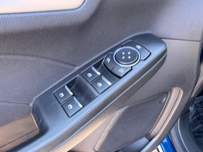 Ford Escape Vehicle Full-screen Gallery Image 18