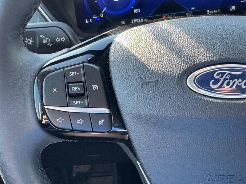 Ford Escape Vehicle Full-screen Gallery Image 20