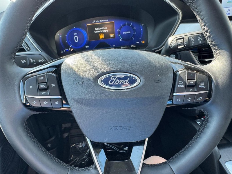 Ford Escape Vehicle Full-screen Gallery Image 21