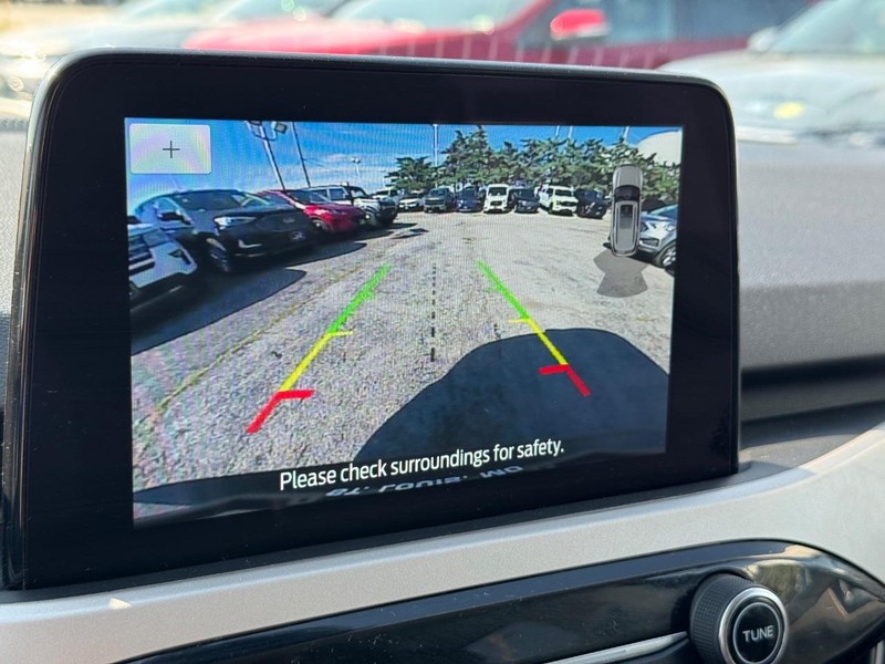 Ford Escape Vehicle Full-screen Gallery Image 24