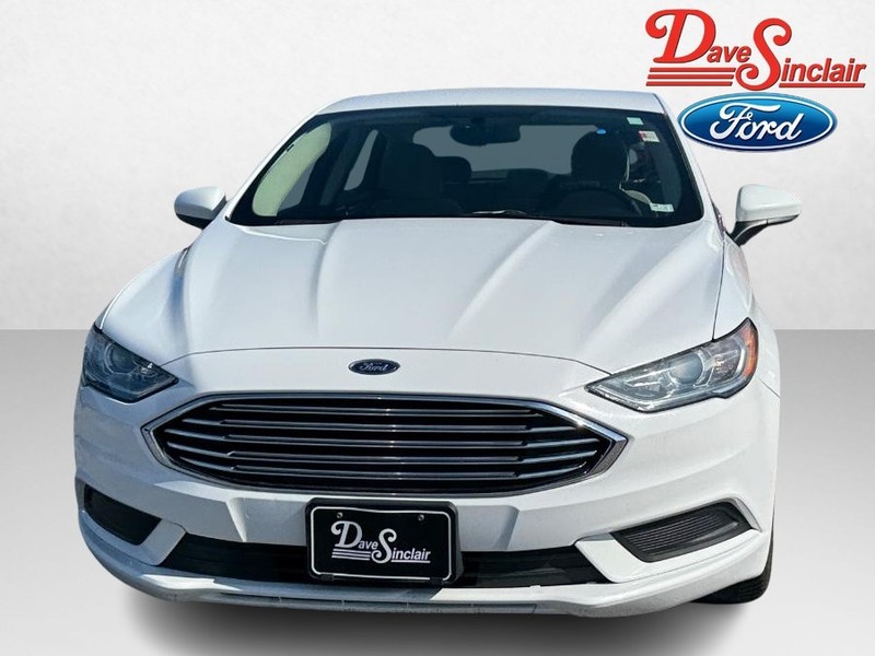 Ford Fusion Vehicle Full-screen Gallery Image 02