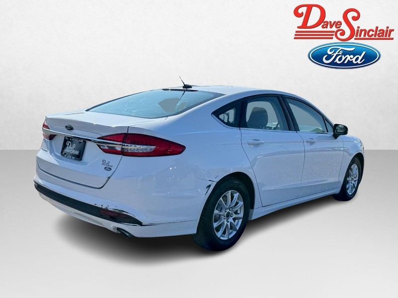 Ford Fusion Vehicle Full-screen Gallery Image 07