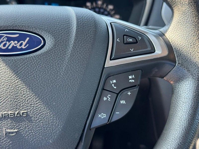 Ford Fusion Vehicle Full-screen Gallery Image 21
