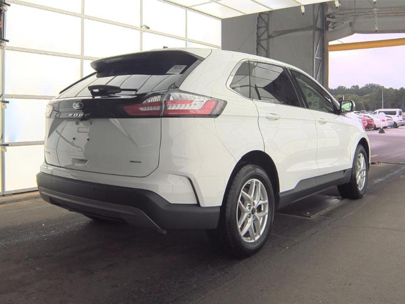 Ford Edge Vehicle Full-screen Gallery Image 02