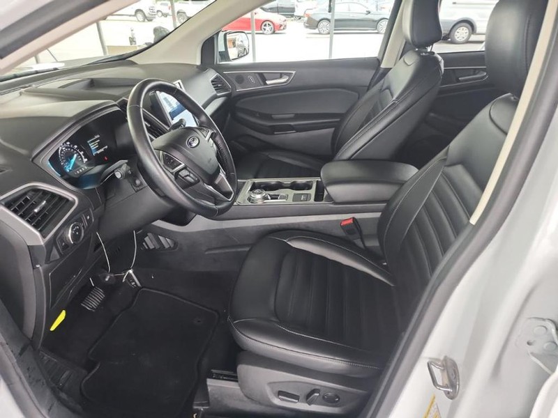 Ford Edge Vehicle Full-screen Gallery Image 04