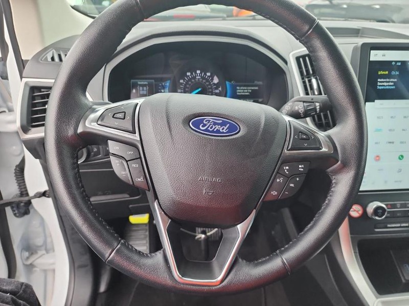 Ford Edge Vehicle Full-screen Gallery Image 05