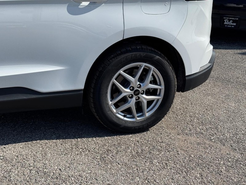Ford Edge Vehicle Full-screen Gallery Image 11