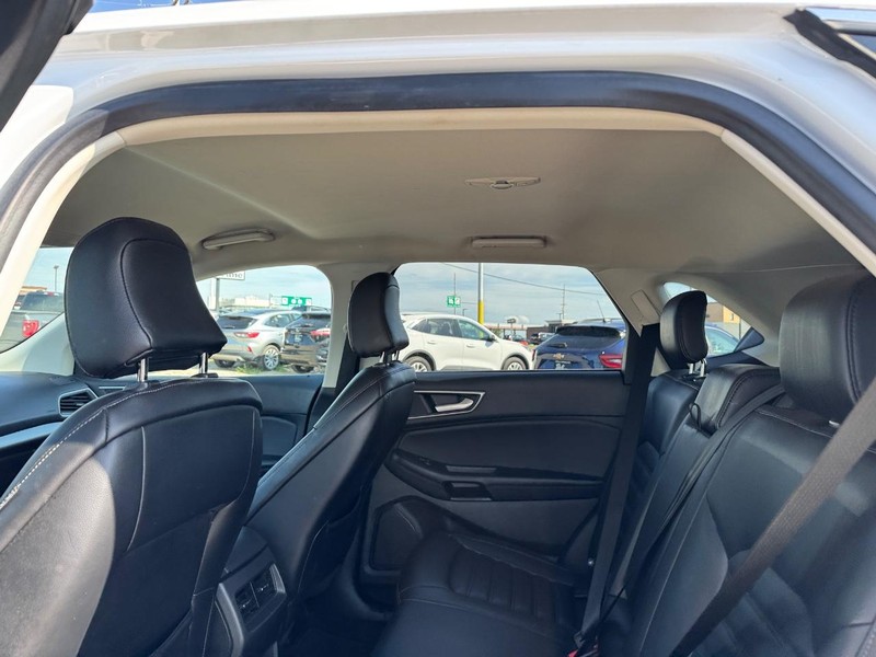Ford Edge Vehicle Full-screen Gallery Image 13