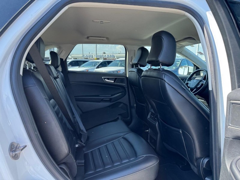 Ford Edge Vehicle Full-screen Gallery Image 14