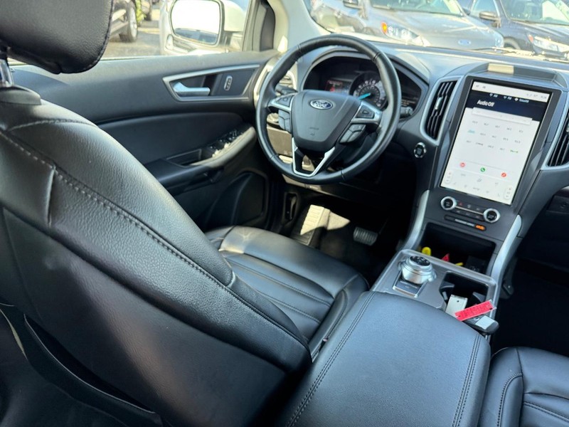 Ford Edge Vehicle Full-screen Gallery Image 15