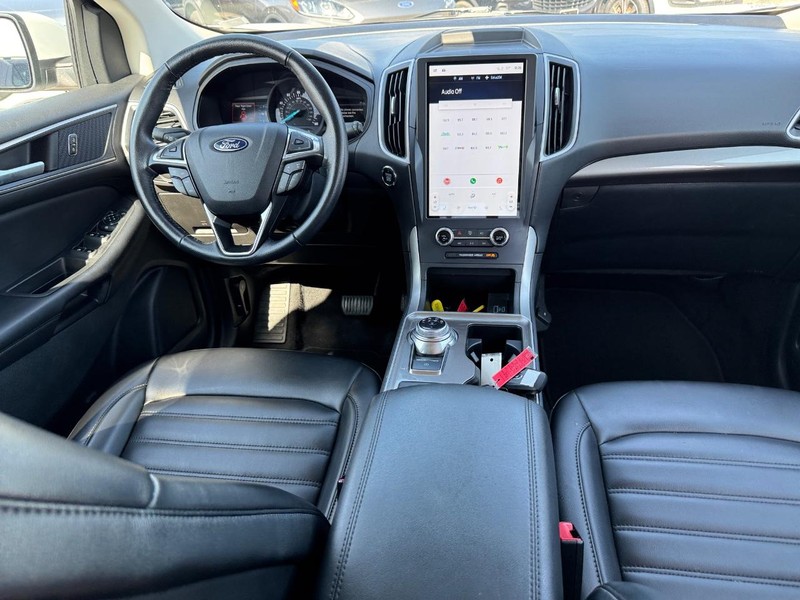 Ford Edge Vehicle Full-screen Gallery Image 16