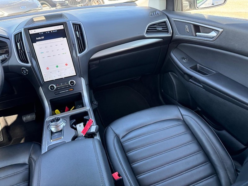 Ford Edge Vehicle Full-screen Gallery Image 17