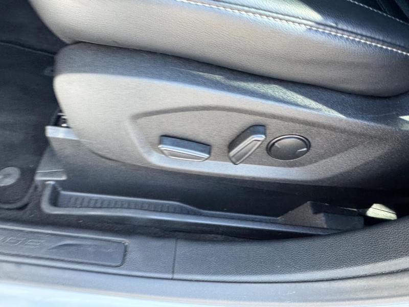 Ford Edge Vehicle Full-screen Gallery Image 18