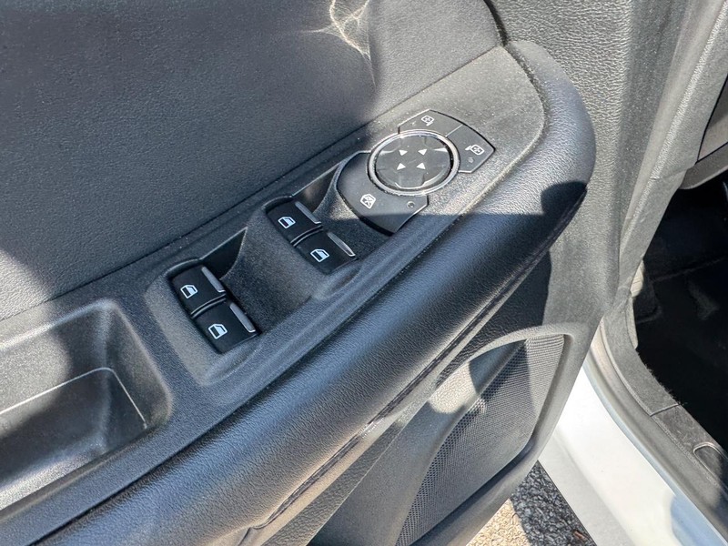 Ford Edge Vehicle Full-screen Gallery Image 19