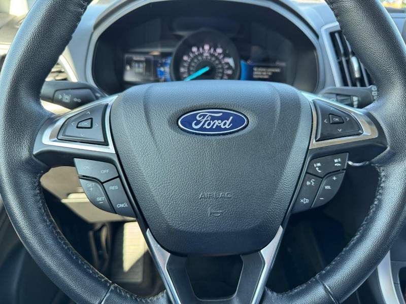 Ford Edge Vehicle Full-screen Gallery Image 20