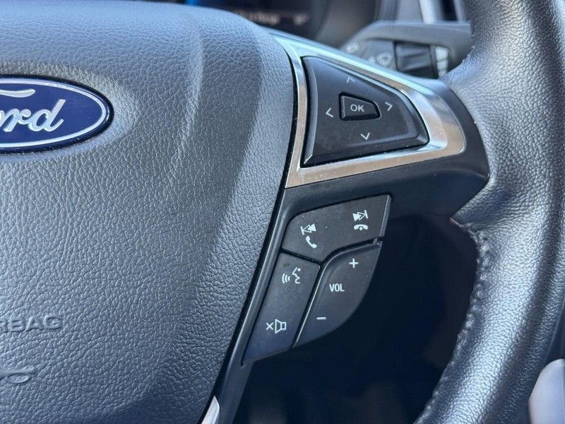 Ford Edge Vehicle Full-screen Gallery Image 22