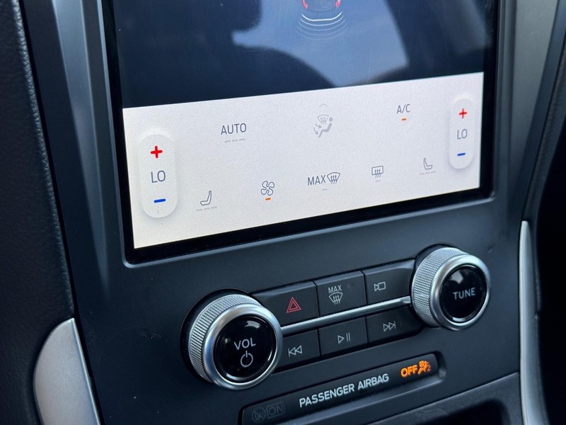 Ford Edge Vehicle Full-screen Gallery Image 23